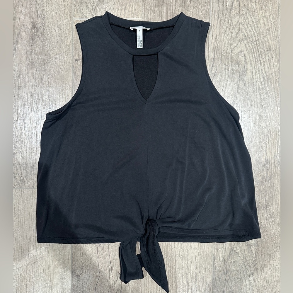 Leith keyhole tie tank